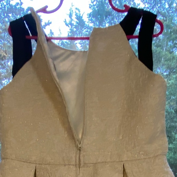 GIRL’S DRESS BUNDLE. - Picture 7 of 14